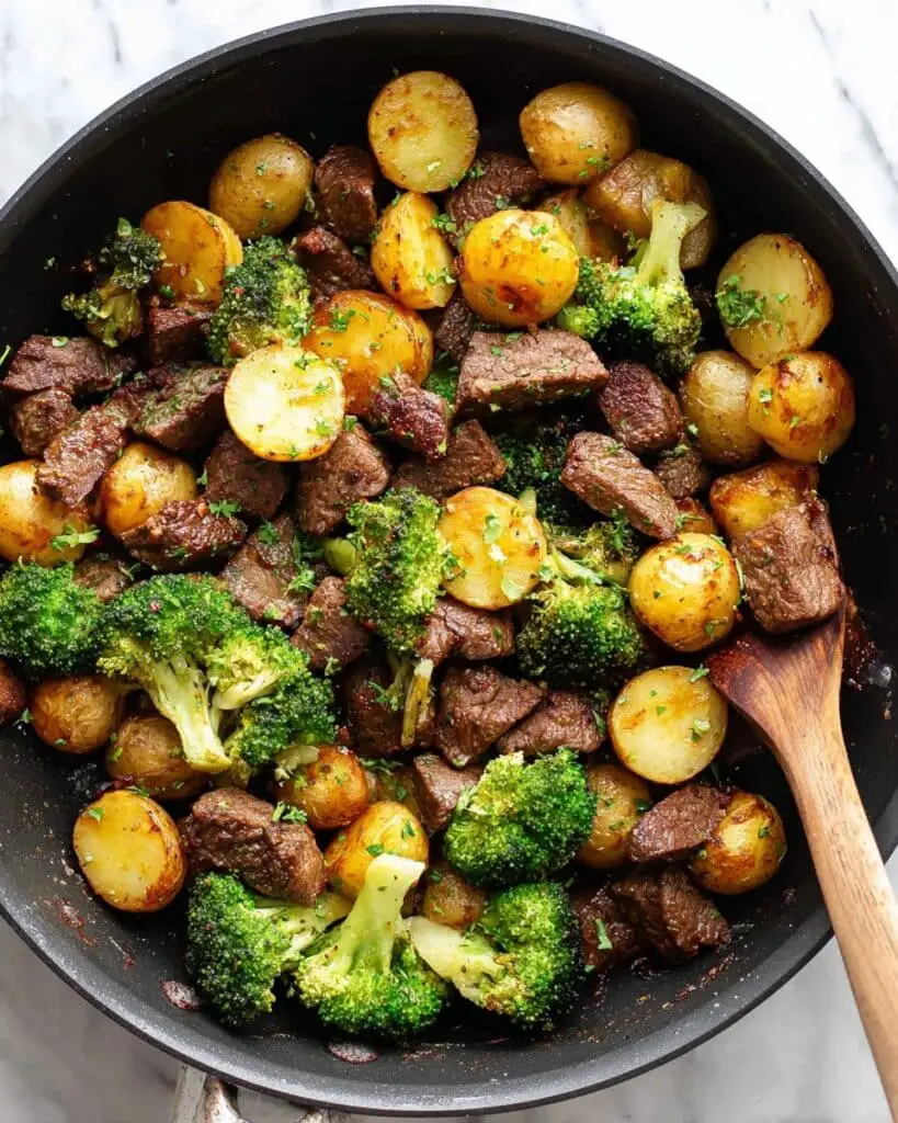 Garlic Steak Bites with Crispy Potatoes and Broccoli Recipe